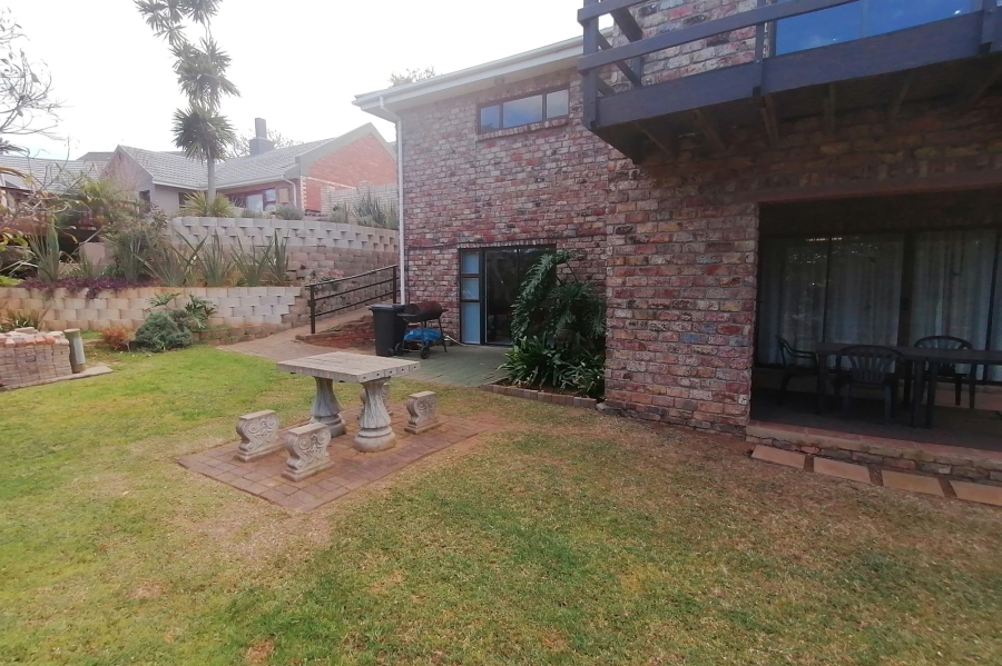 6 Bedroom Property for Sale in Bergsig Western Cape